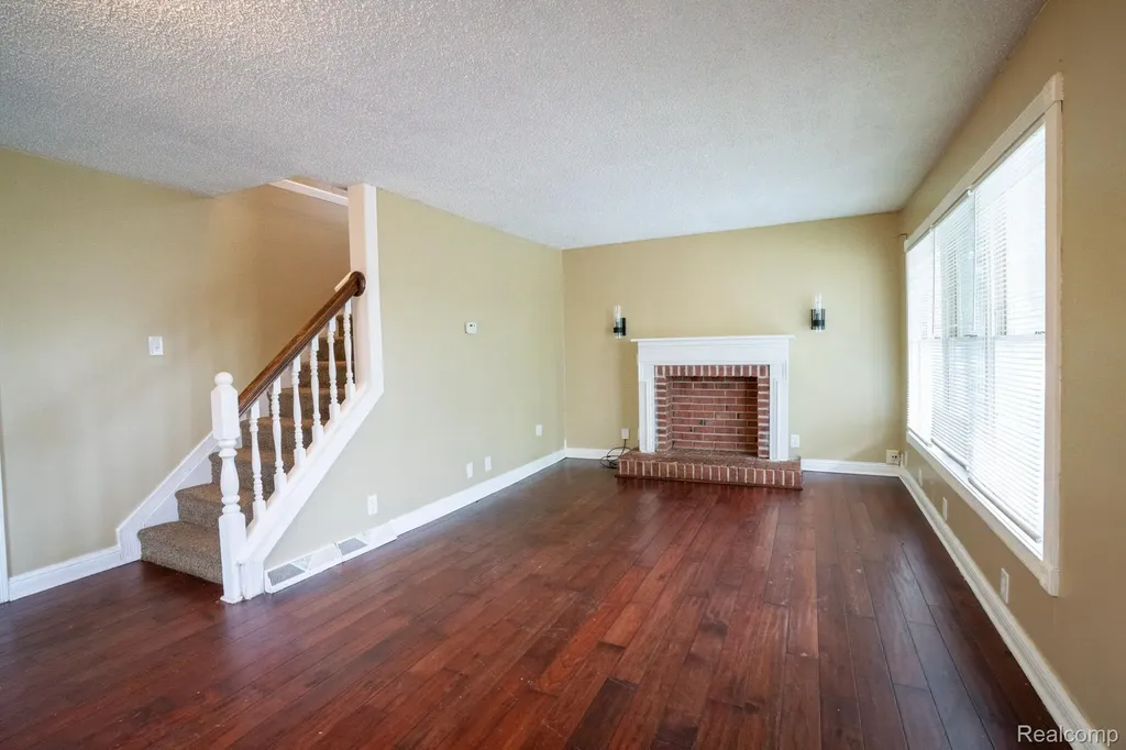 15315 Semrau Avenue Eastpointe City MI 48021