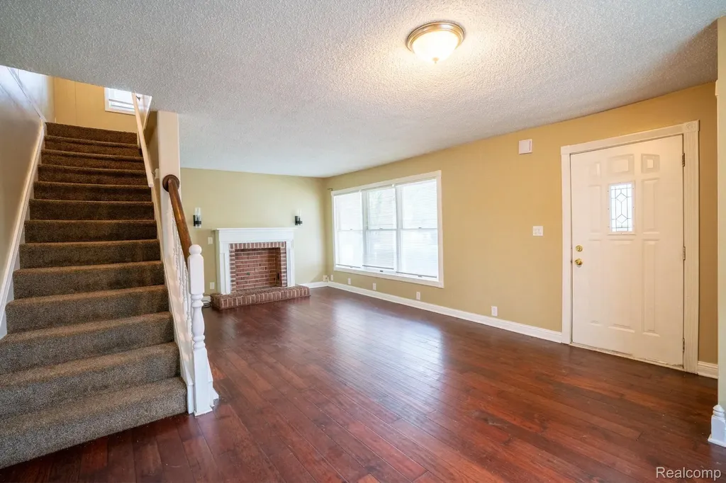15315 Semrau Avenue Eastpointe City MI 48021