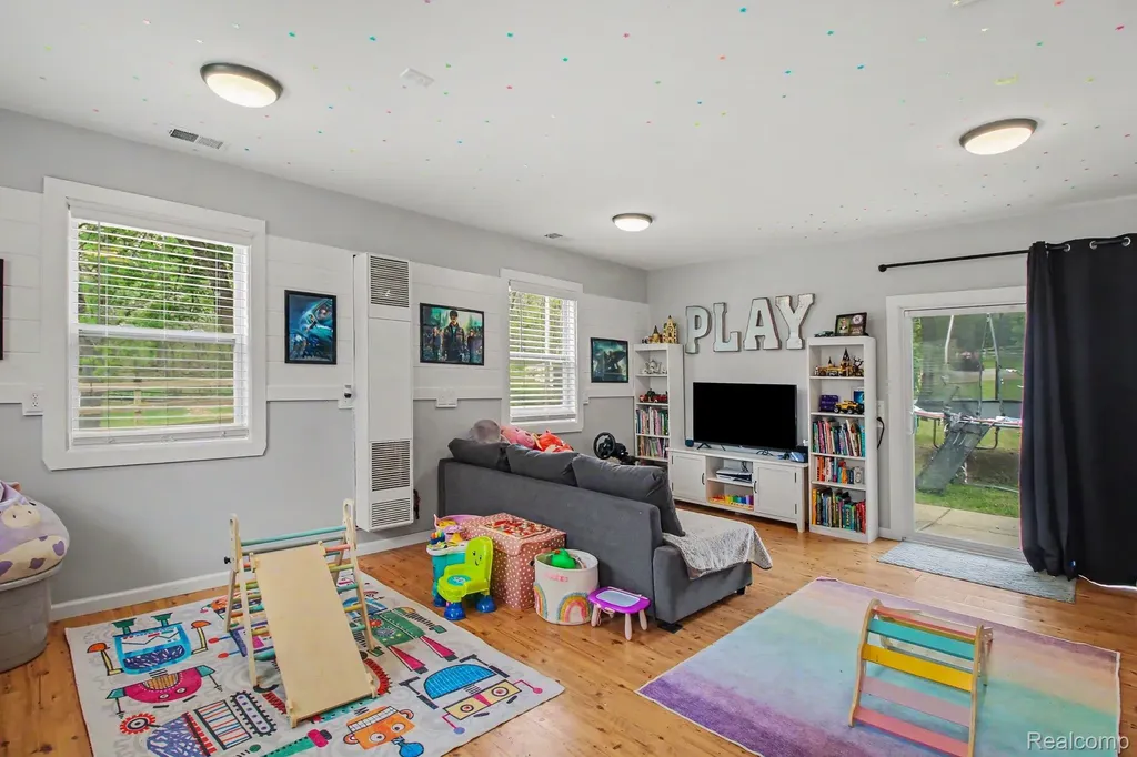 2601 Old Plank Road Milford Charter Township MI 48381