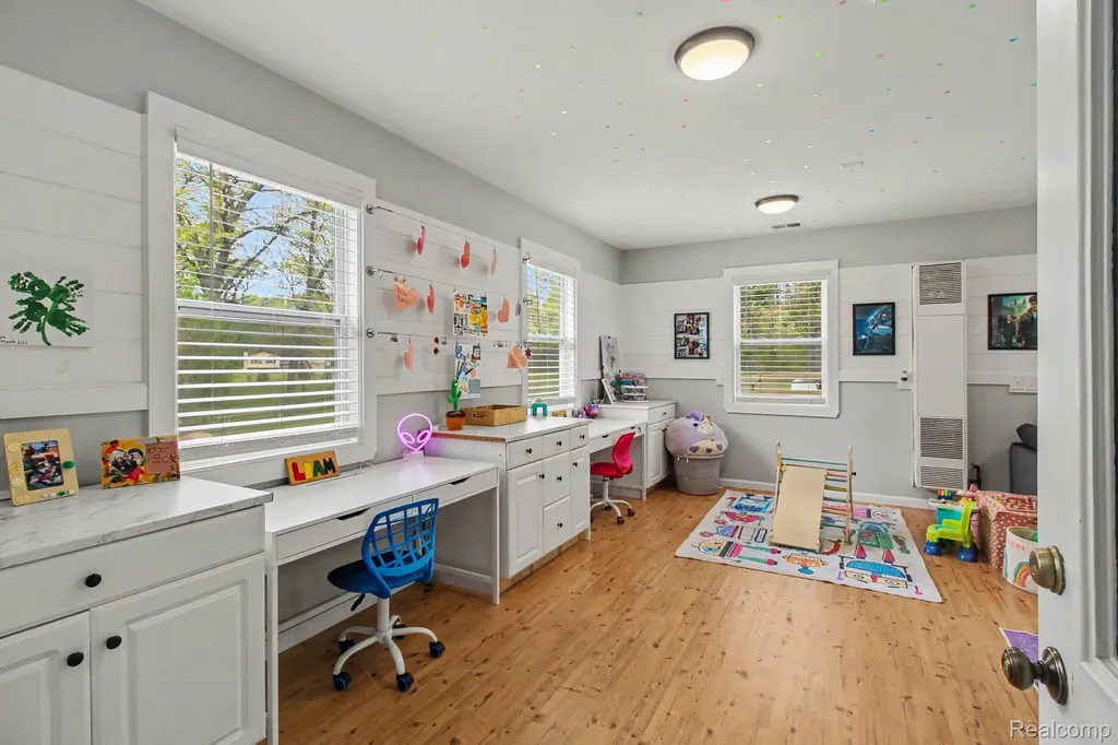 2601 Old Plank Road Milford Charter Township MI 48381