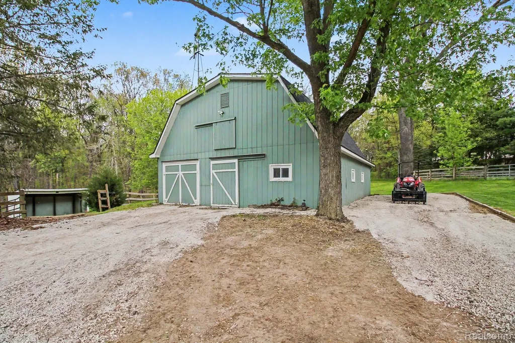 2601 Old Plank Road Milford Charter Township MI 48381