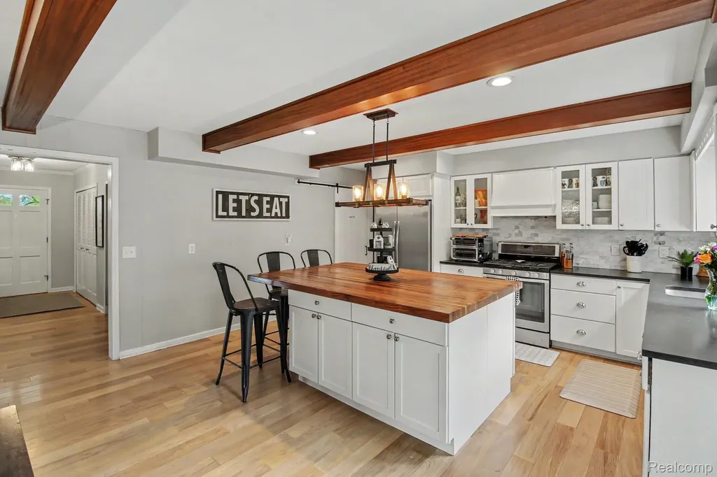 2601 Old Plank Road Milford Charter Township MI 48381