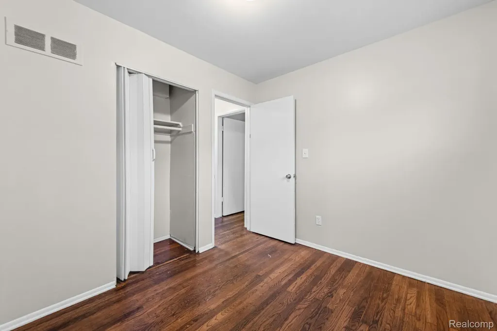 1601 S Bassett Street Detroit City MI 48217
