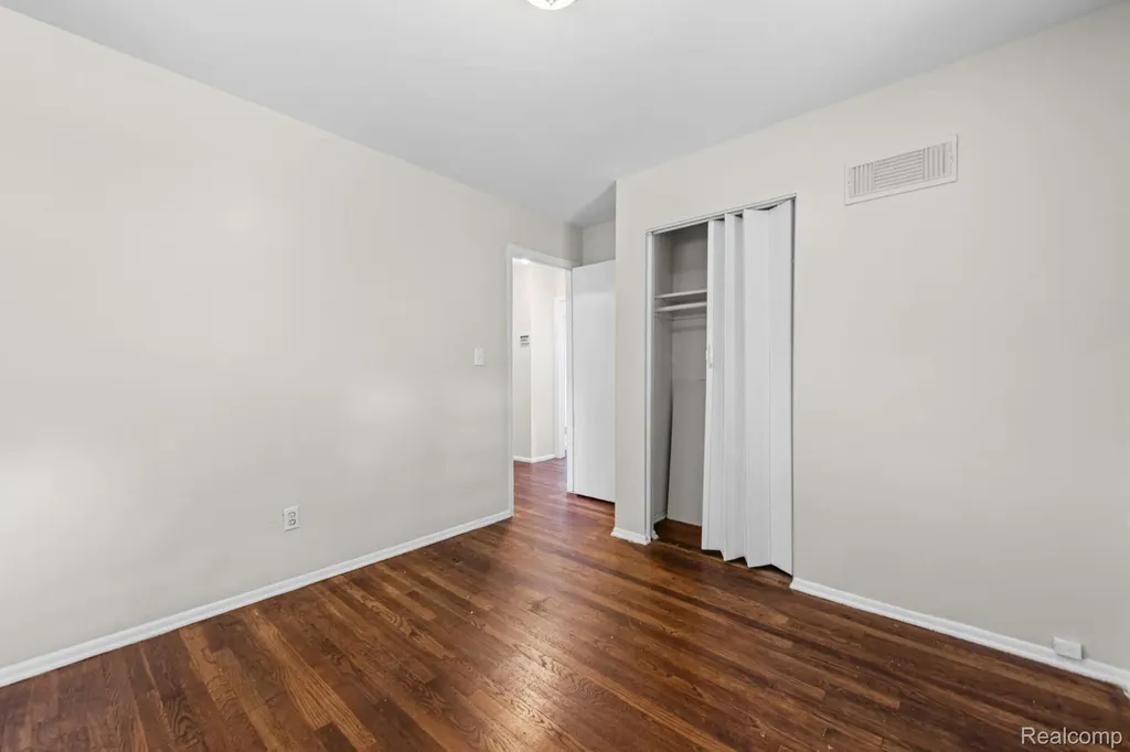 1601 S Bassett Street Detroit City MI 48217
