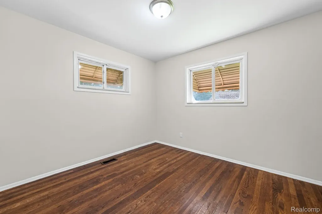 1601 S Bassett Street Detroit City MI 48217