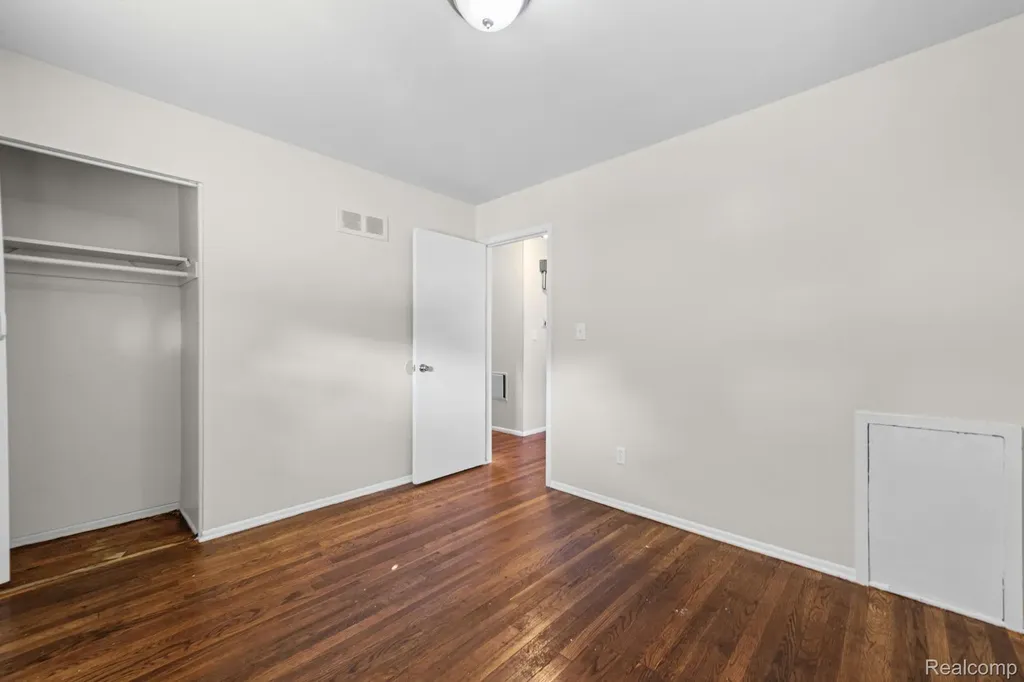 1601 S Bassett Street Detroit City MI 48217