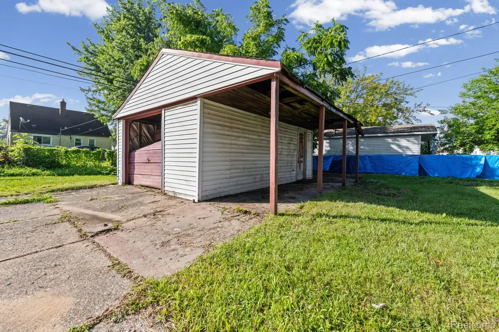 1601 S Bassett Street Detroit City MI 48217