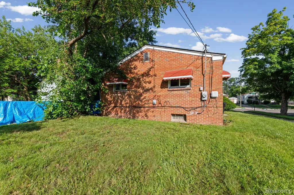 1601 S Bassett Street Detroit City MI 48217