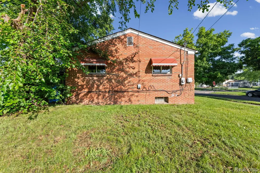 1601 S Bassett Street Detroit City MI 48217