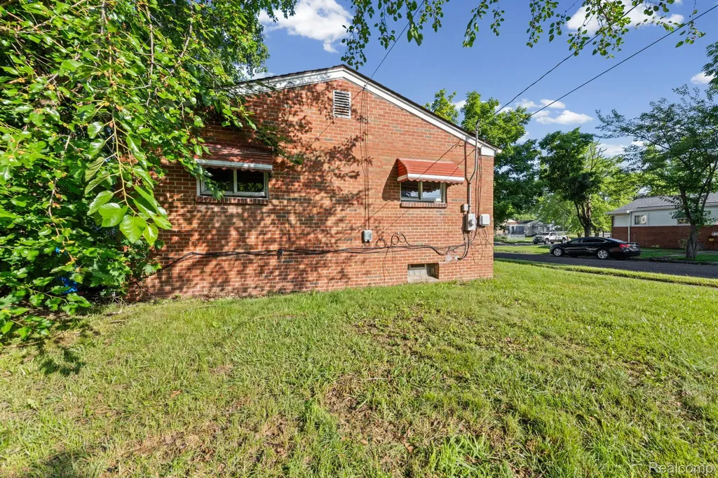 1601 S Bassett Street Detroit City MI 48217