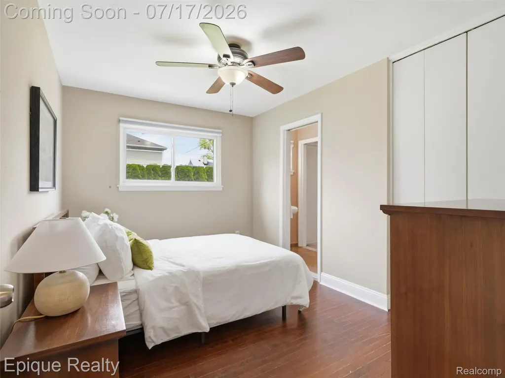 1114 W 13 Mile Road Royal Oak City MI 48073