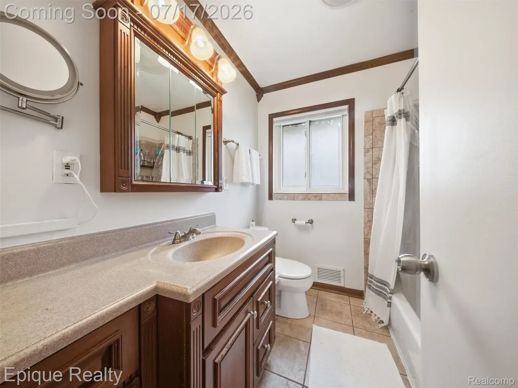 1114 W 13 Mile Road Royal Oak City MI 48073