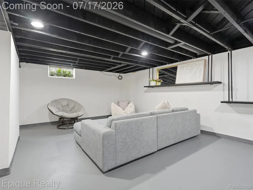 1114 W 13 Mile Road Royal Oak City MI 48073