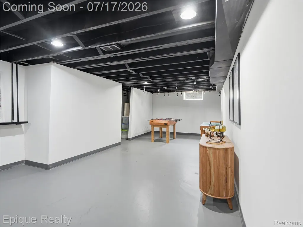 1114 W 13 Mile Road Royal Oak City MI 48073