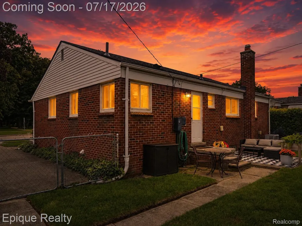1114 W 13 Mile Road Royal Oak City MI 48073