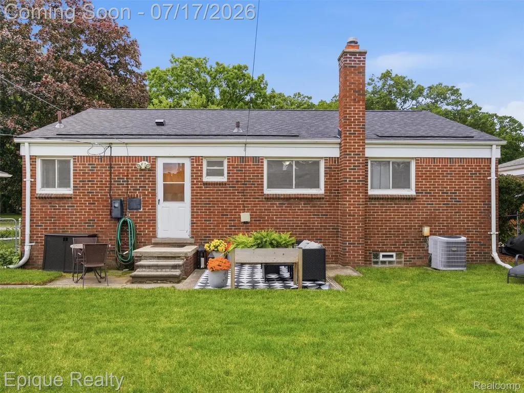 1114 W 13 Mile Road Royal Oak City MI 48073