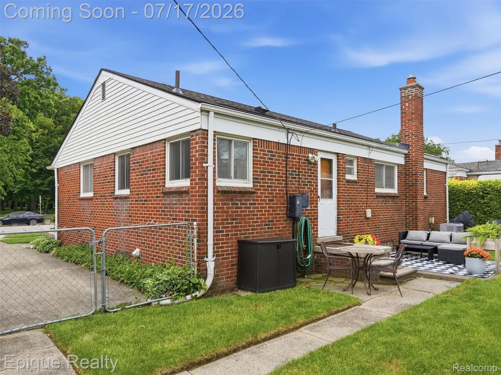 1114 W 13 Mile Road Royal Oak City MI 48073
