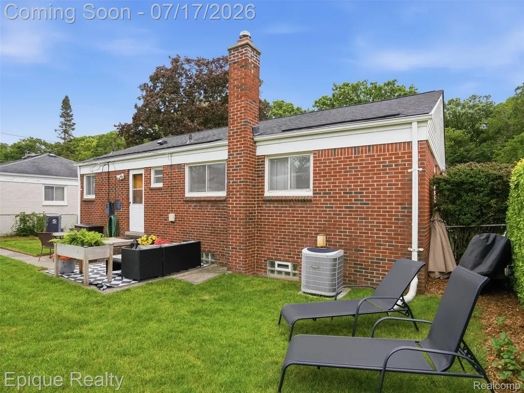 1114 W 13 Mile Road Royal Oak City MI 48073
