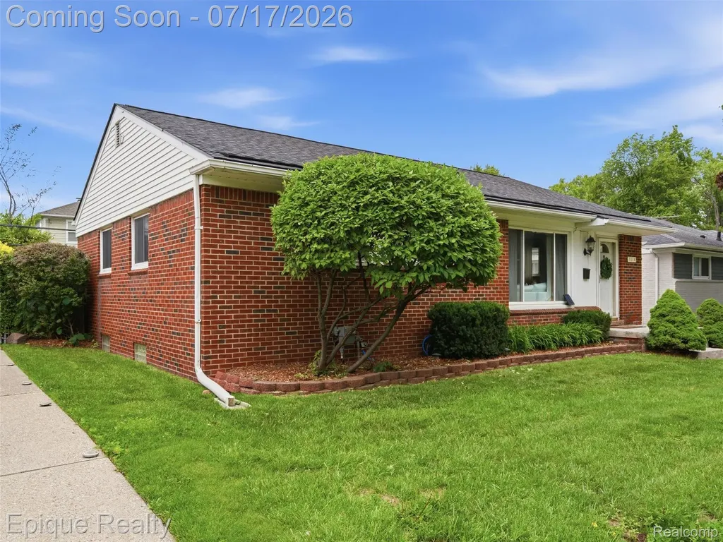 1114 W 13 Mile Road Royal Oak City MI 48073
