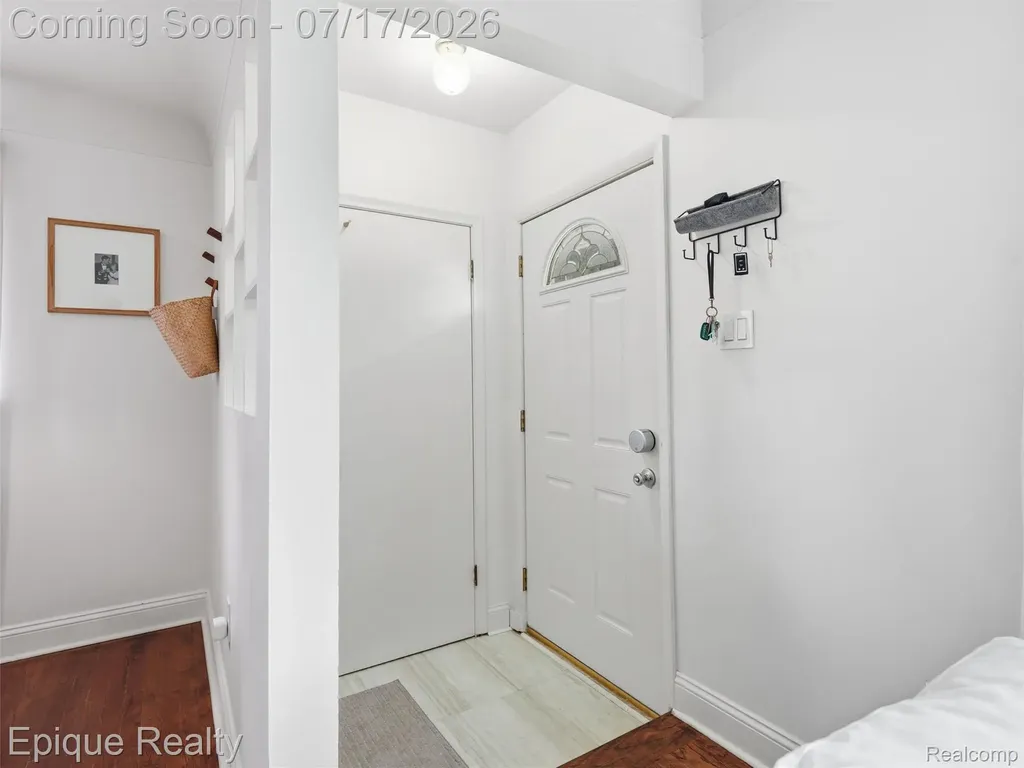 1114 W 13 Mile Road Royal Oak City MI 48073