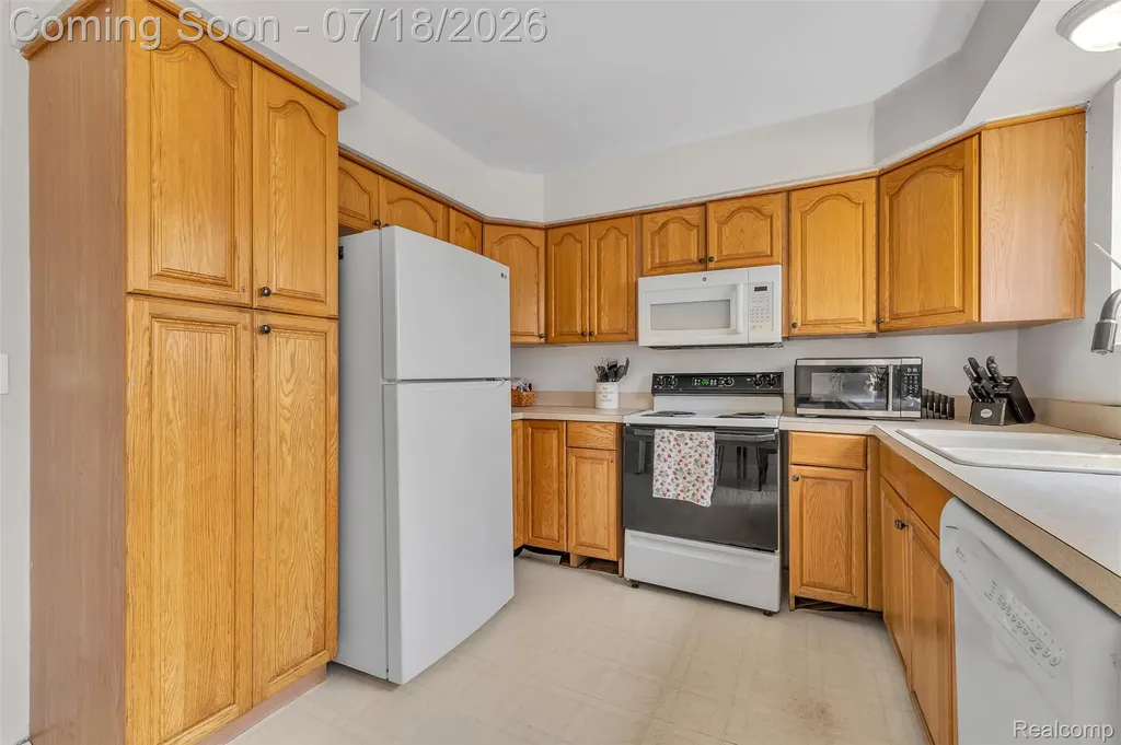 30869 Stephen Ct Court Westland City MI 48185