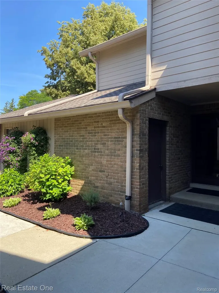 6463 Maple Hills Lane Bloomfield Hills City MI 48301
