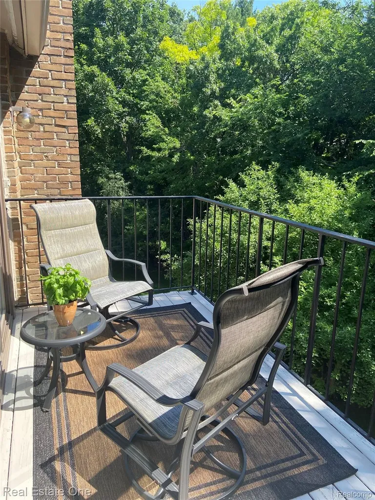 6463 Maple Hills Lane Bloomfield Hills City MI 48301