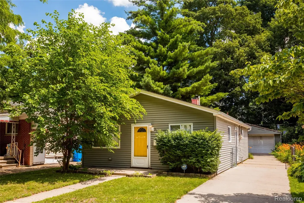 27842 Lenox Avenue Madison Heights City MI 48071