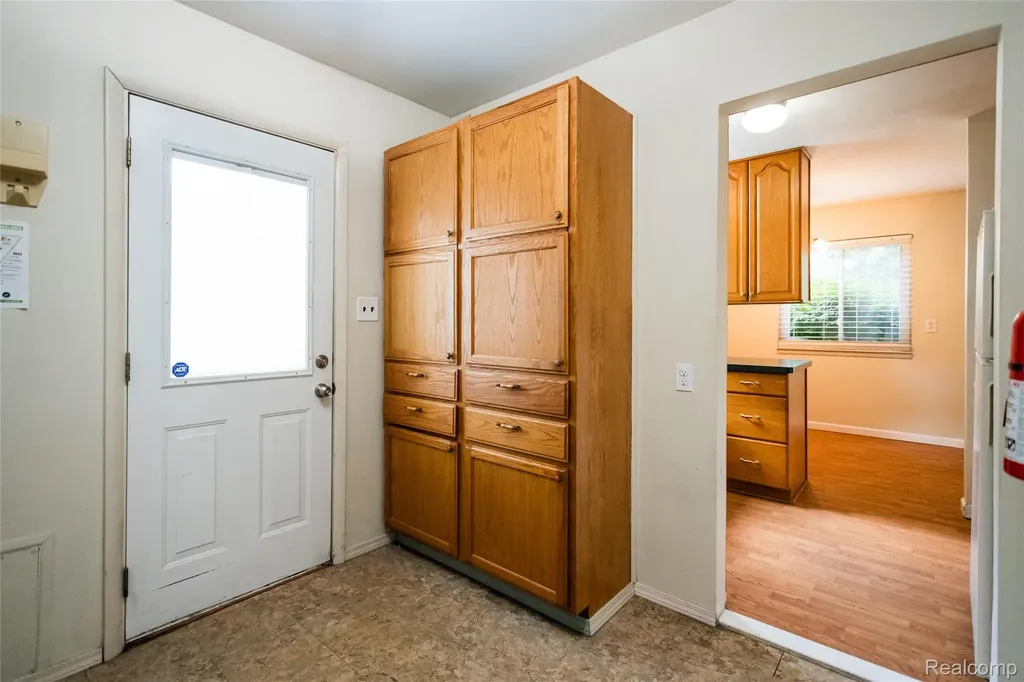 27842 Lenox Avenue Madison Heights City MI 48071