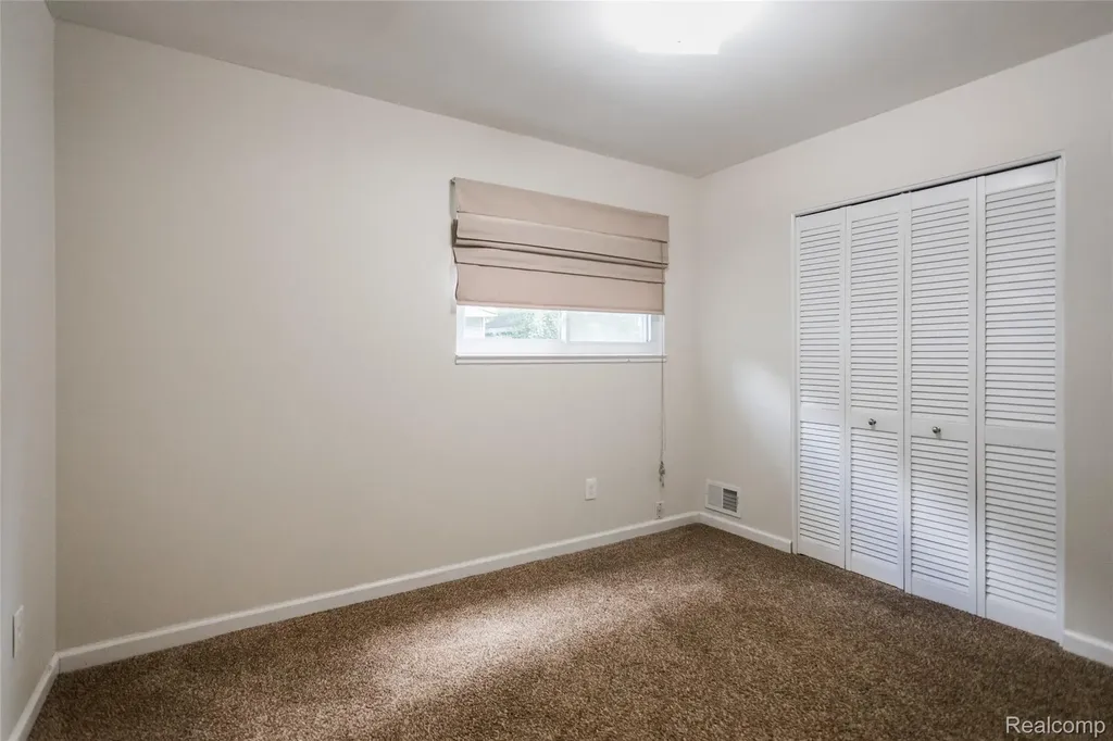 27842 Lenox Avenue Madison Heights City MI 48071