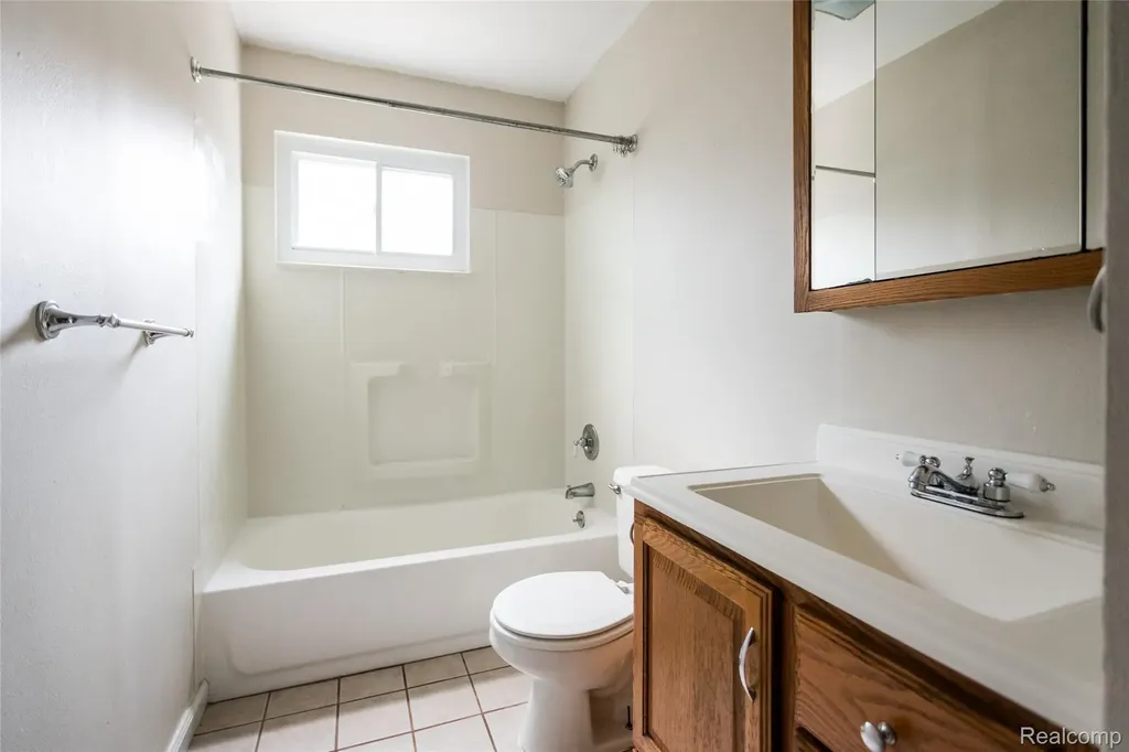 27842 Lenox Avenue Madison Heights City MI 48071