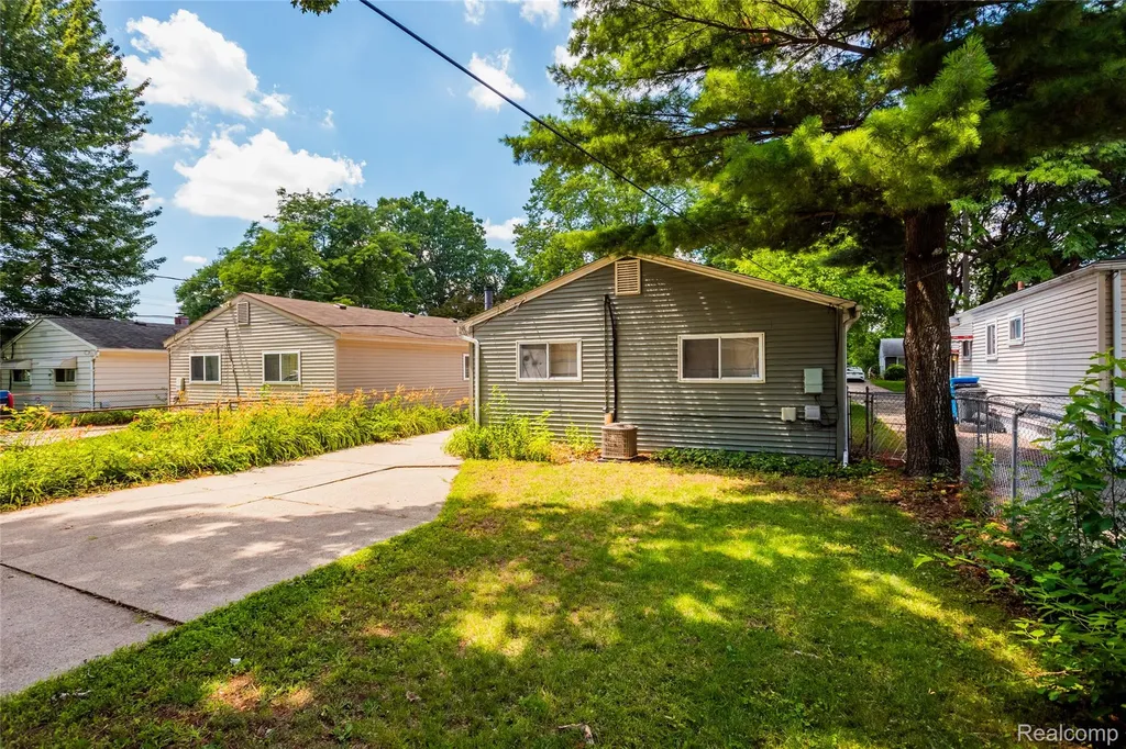 27842 Lenox Avenue Madison Heights City MI 48071