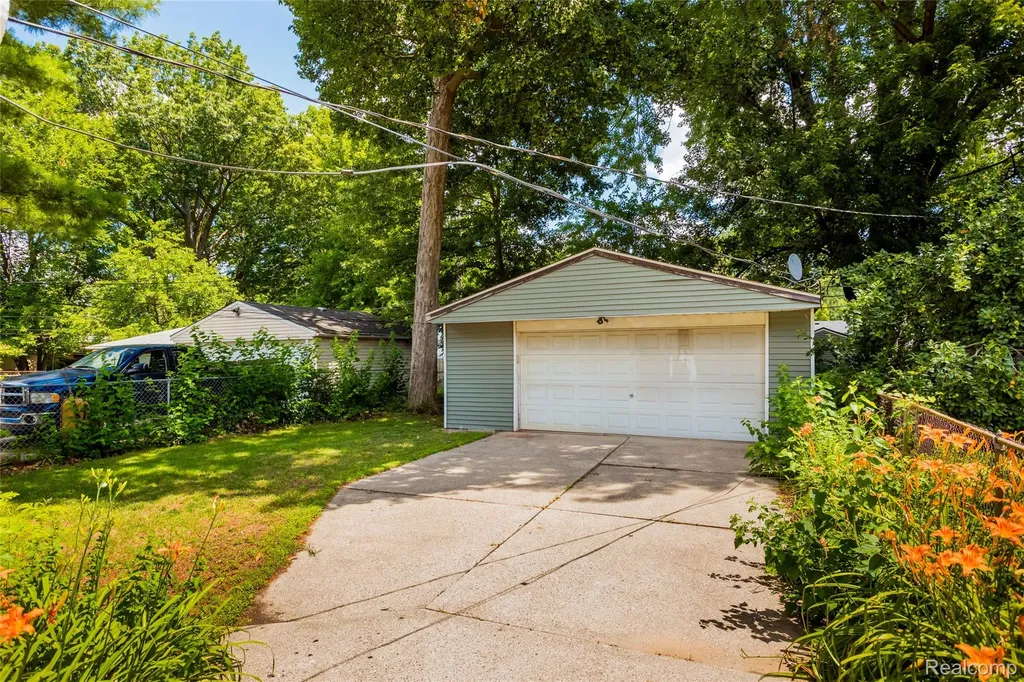 27842 Lenox Avenue Madison Heights City MI 48071