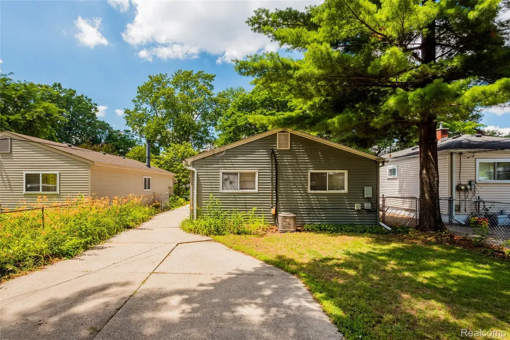 27842 Lenox Avenue Madison Heights City MI 48071