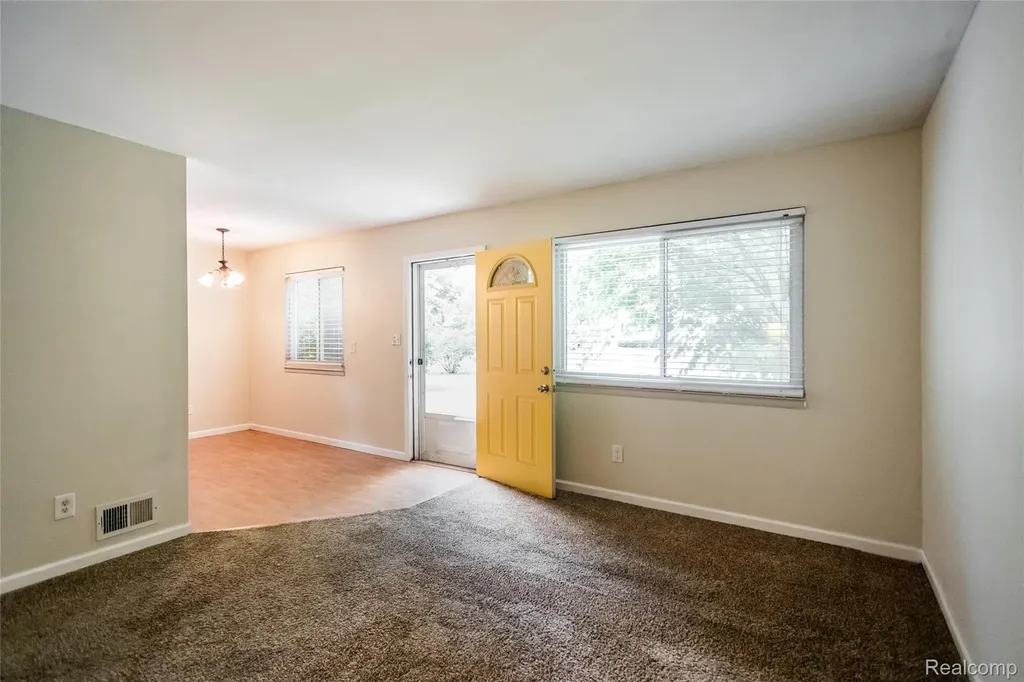 27842 Lenox Avenue Madison Heights City MI 48071