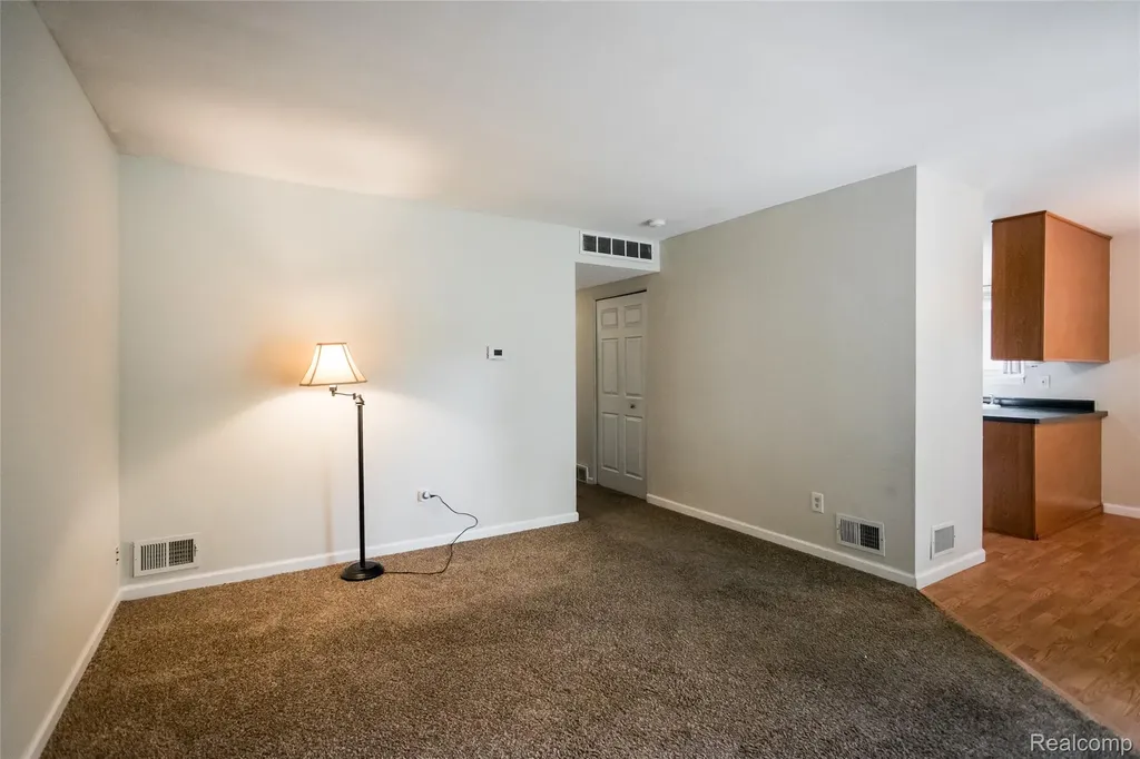 27842 Lenox Avenue Madison Heights City MI 48071
