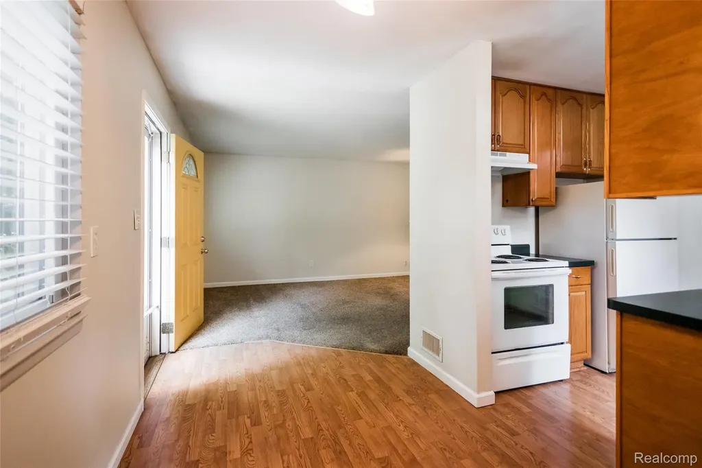27842 Lenox Avenue Madison Heights City MI 48071