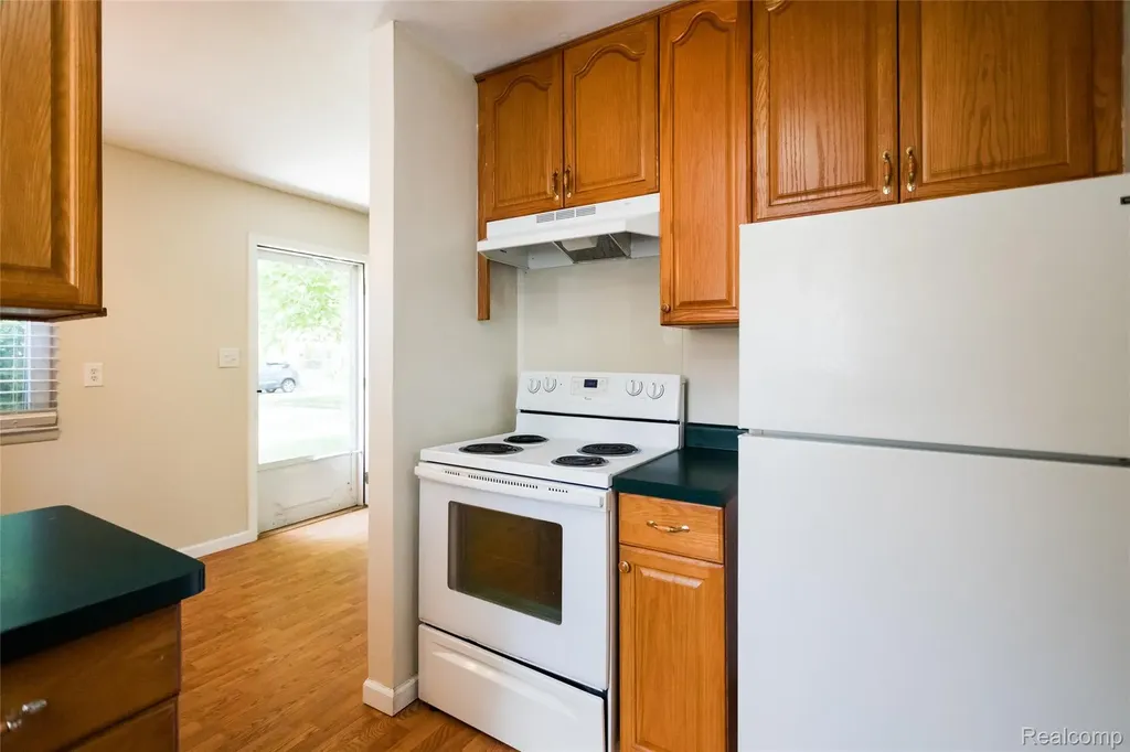 27842 Lenox Avenue Madison Heights City MI 48071