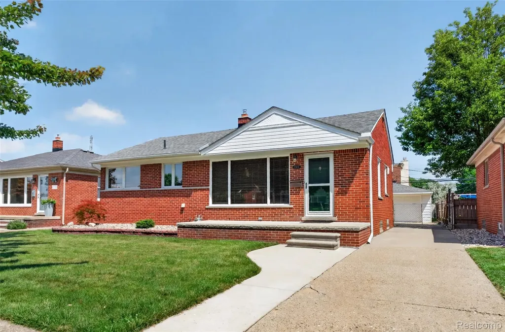 17104 Englewood Avenue Allen Park City MI 48101