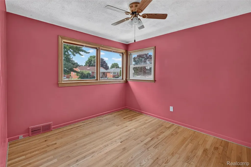 17104 Englewood Avenue Allen Park City MI 48101