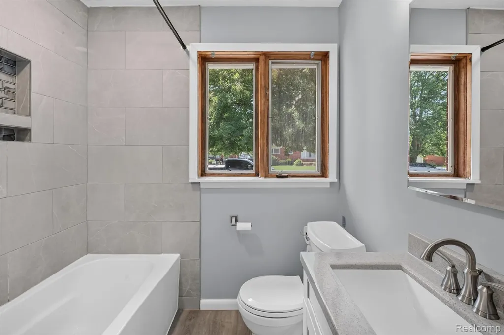 17104 Englewood Avenue Allen Park City MI 48101