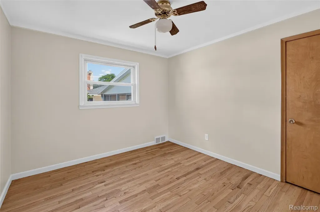 17104 Englewood Avenue Allen Park City MI 48101