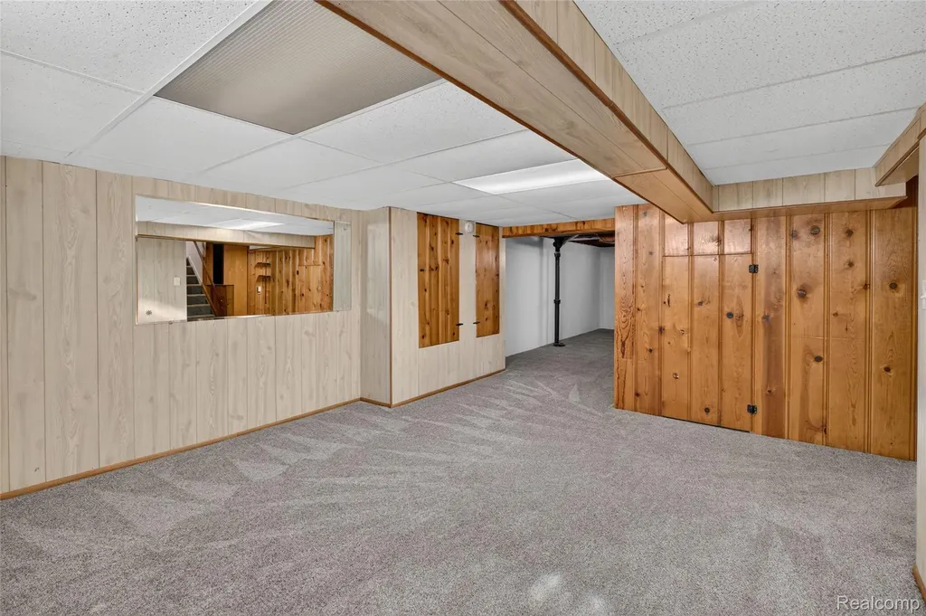 17104 Englewood Avenue Allen Park City MI 48101