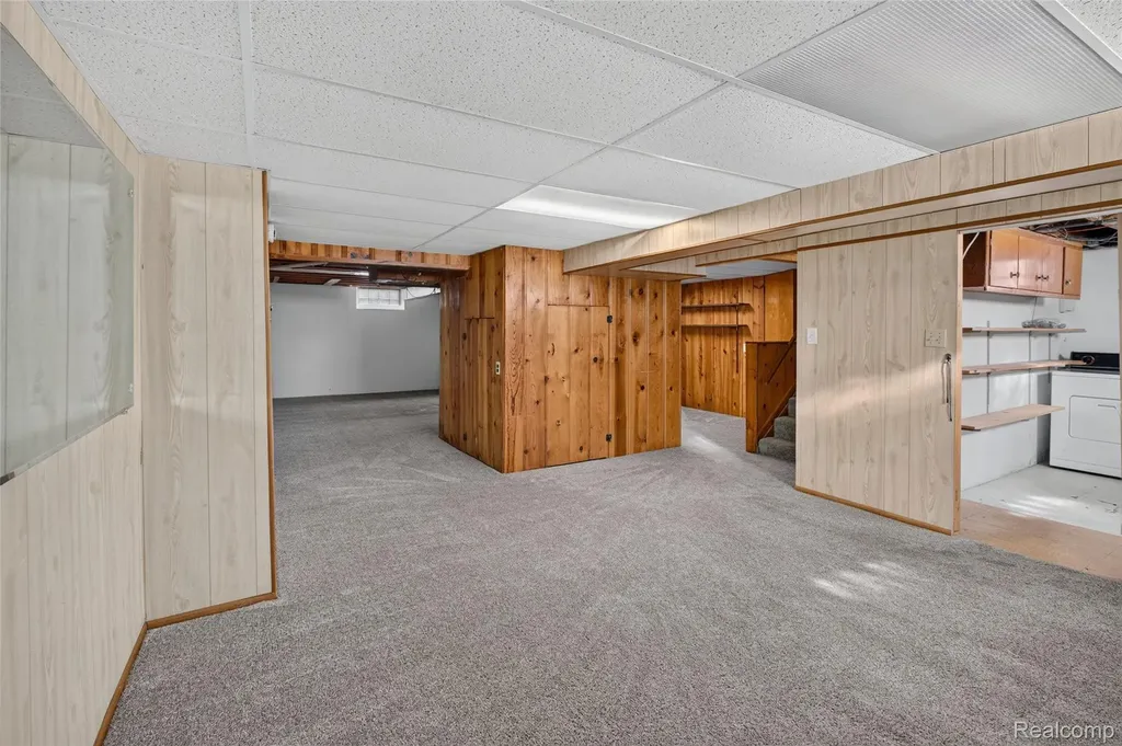 17104 Englewood Avenue Allen Park City MI 48101