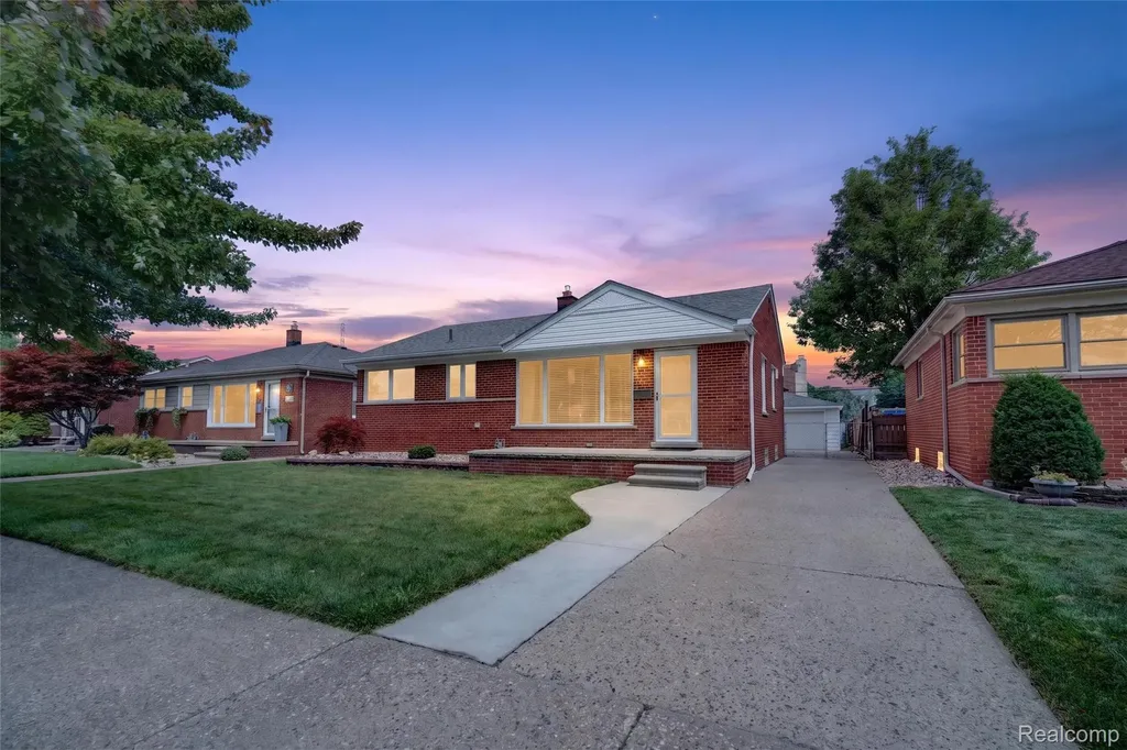17104 Englewood Avenue Allen Park City MI 48101