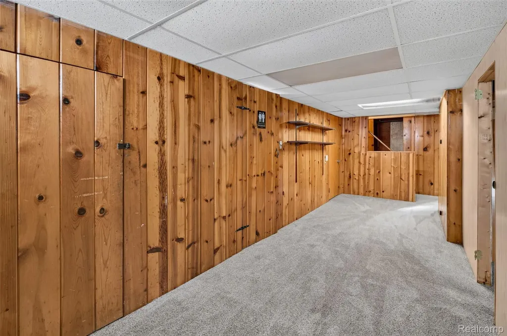17104 Englewood Avenue Allen Park City MI 48101