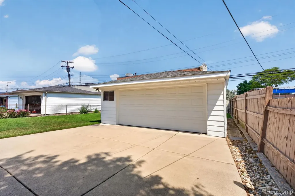 17104 Englewood Avenue Allen Park City MI 48101