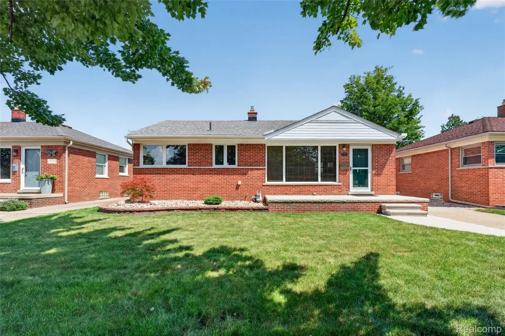 17104 Englewood Avenue Allen Park City MI 48101