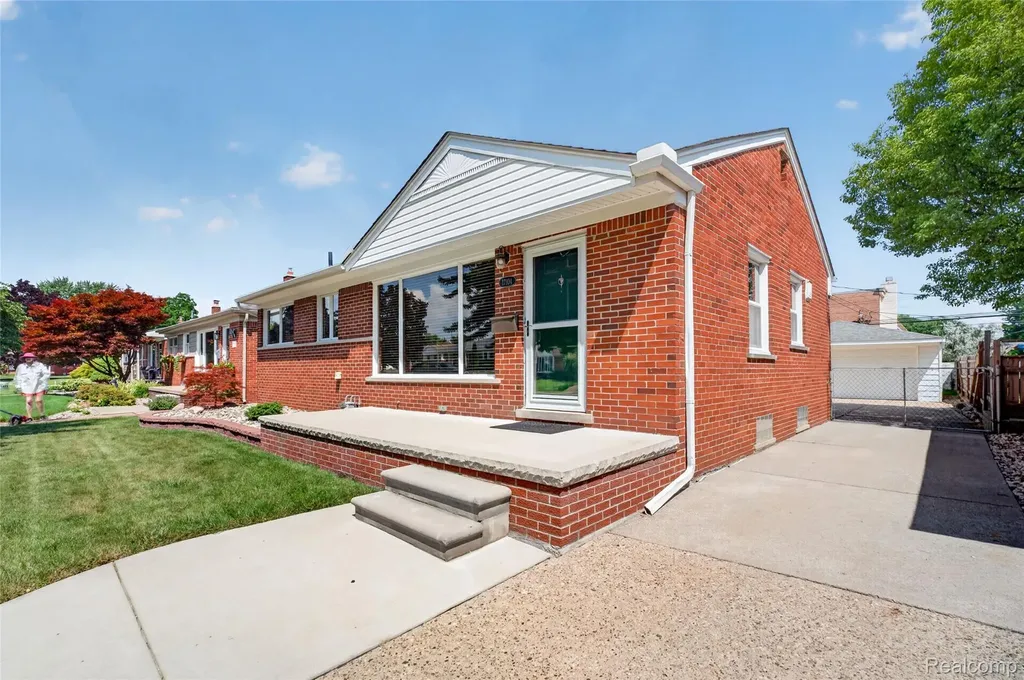 17104 Englewood Avenue Allen Park City MI 48101