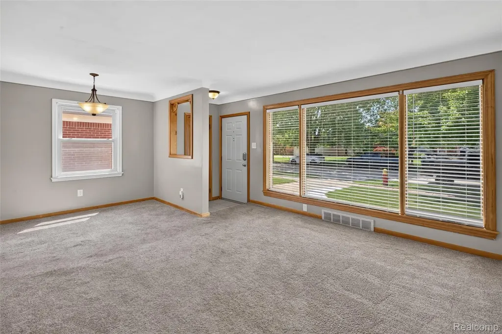 17104 Englewood Avenue Allen Park City MI 48101